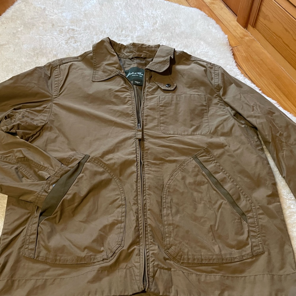 Men’s large fall/spring Eddie Bauer jacket.